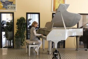 jana doet piano-examen in Veenendaal