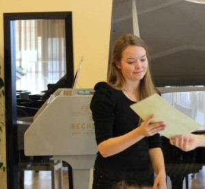 marjolein geslaagd voor haar piano-examen in Veenendaal
